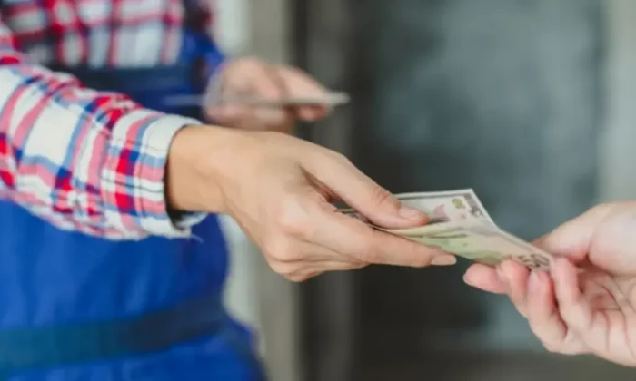 How Much Do You Tip Movers for 2 Hours? Know the Amount