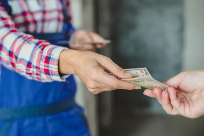 Should I Tip Movers | What You Need to Know