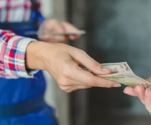 How Much Do You Tip Movers for 2 Hours – Best Guide